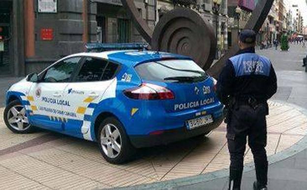 Dos policías fuera de servicio pillan a una mujer robando a un taxista en la capital grancanaria