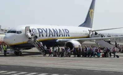 Normalidad absoluta en los aeropuertos canarios el primer día de huelga en Ryanair