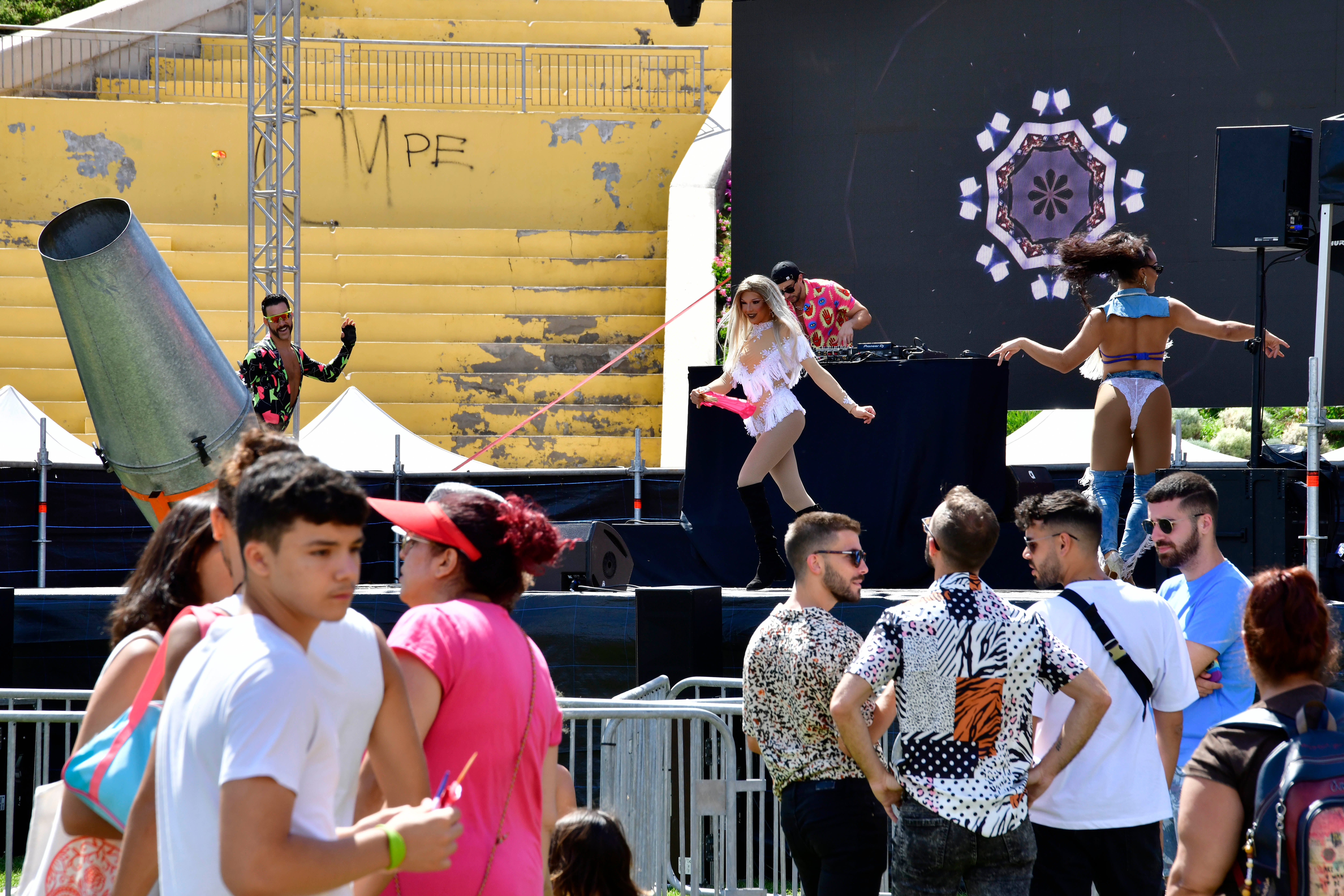 El antiguo Insular se viste de orgullo