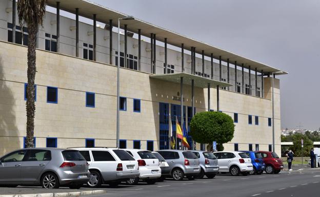 El fiscal acusa a un varón de abusar de una menor y a su madre de permitirlo