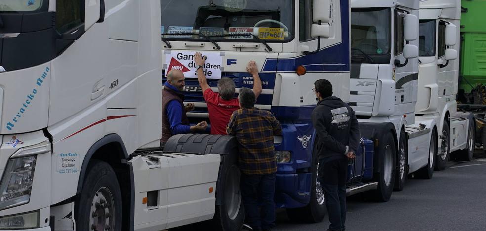 Carriers agree not to resume the strike and negotiate with the Government