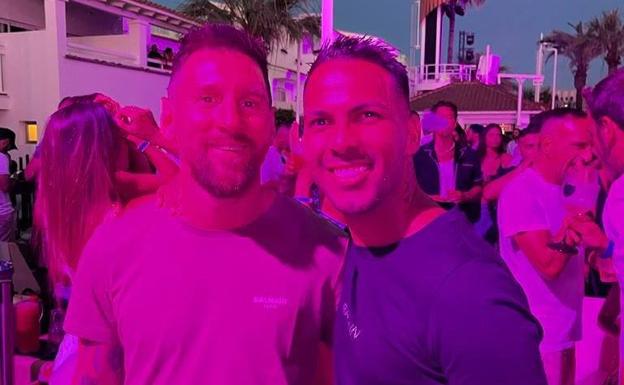 Viera y Messi coinciden en Ibiza y comparten sonrisas y recuerdos