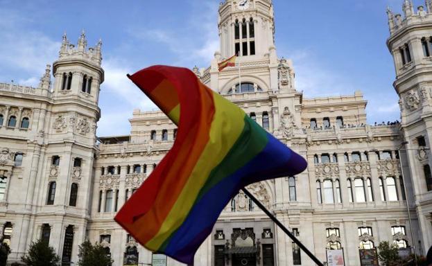 Boris Izaguirre y María del Monte, las caras del Orgullo en el programa especial de RTVE