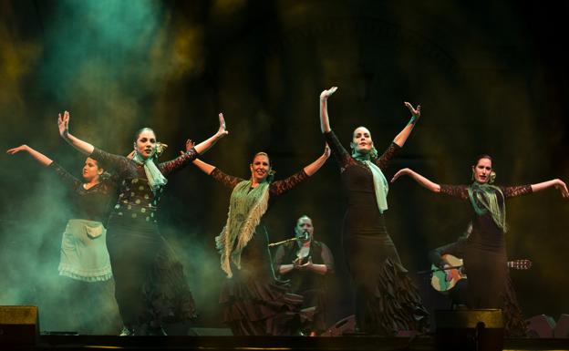 An image of the Rocío Pozo flamenco dance company. 