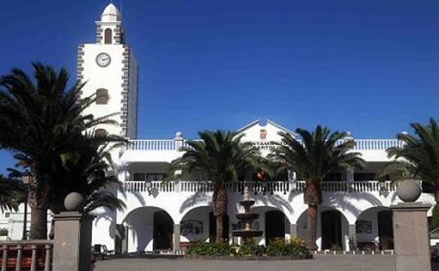 San Bartolomé cierra el estreno de dos camiones de recogida de basura