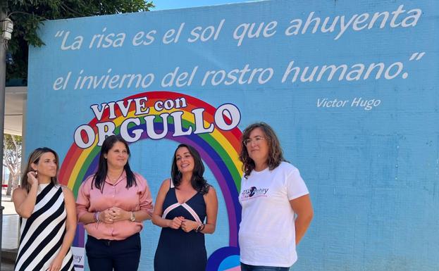 Tuineje recuerda los 44 años del Orgullo con un photocall urbano