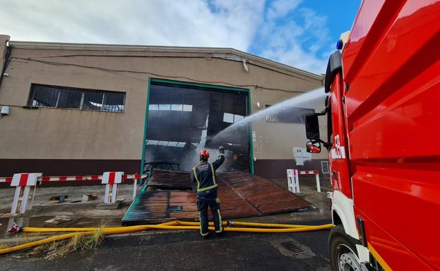 Controlado el incendio en El Chorrillo tras más de 12 horas