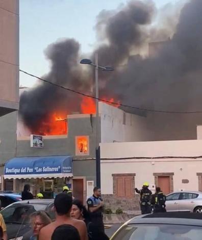 Los bomberos estabilizan un incendio en Arinaga