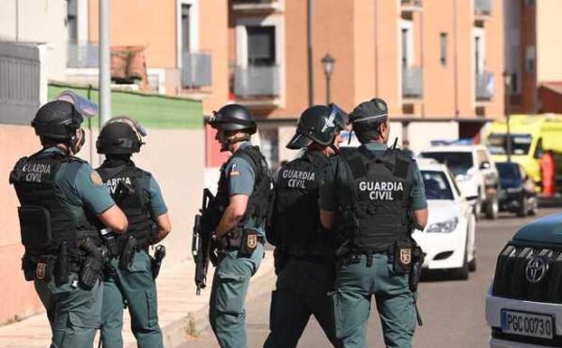 Se entrega el hombre que asesinó a un vecino y disparó a un guardia civil en Valladolid