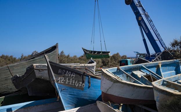 Agüimes exige la retirada de las pateras del polígono de Arinaga