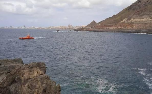 Continúa la búsqueda del joven arrastrado por el mar en El Rincón