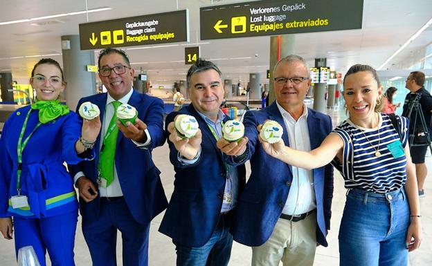 'Cupcakes' para el vuelo inaugural de Binter entre Madeira y Fuerteventura