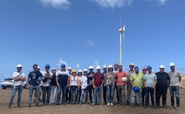 El profesorado de Energía y Agua de FP visita el Parque Eólico de Botija