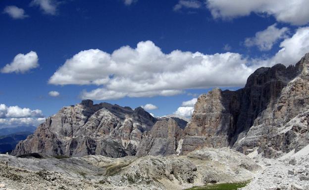 Vista de la cadena montañosa de los Dolomitas, en los Alpes italianos