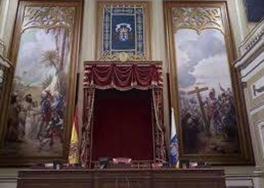 Salón de plenos del Gobierno de Canarias.