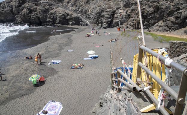 Turismo encarga a Gestur la licitación de los accesos a Playa del Pirata y Playa del Águila