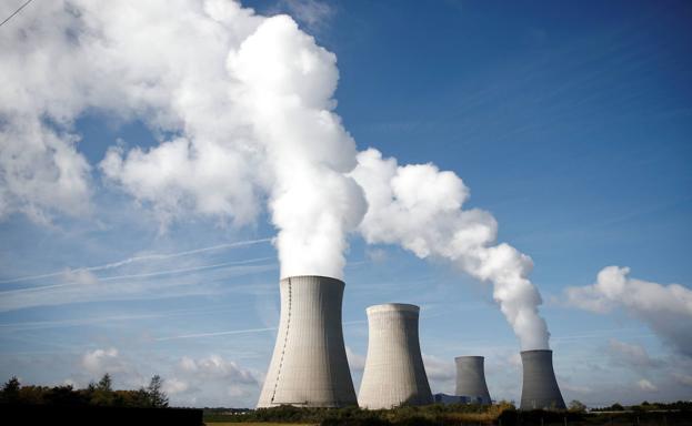 Planta nuclear de EDF situada en Dampierre-en-Burl (Francia). 