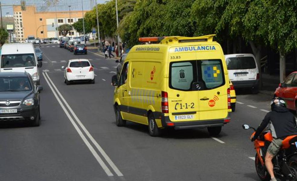 Motorista herido en una colisión con un turismo en Tenerife