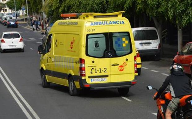 Motorista herido en una colisión con un turismo en Tenerife