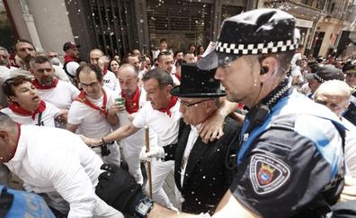 Radicales abertzales agreden al alcalde de Pamplona y dejan tres policías heridos