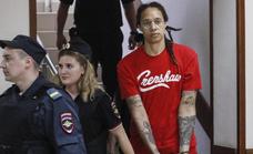 La jugadora de baloncesto estadounidense detenida en Rusia por posesión de drogas se declara culpable