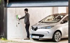 Cuánto CO2 se ahorraría si todos los españoles fueran de vacaciones en coche eléctrico