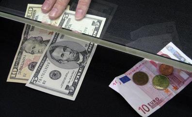 El euro ya vale lo mismo que el dólar por la debilidad europea