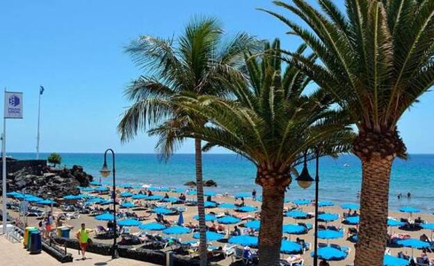 Muere un bañista en una playa de Lanzarote