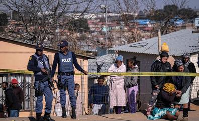 Al menos 21 muertos en tres tiroteos en bares de Sudáfrica