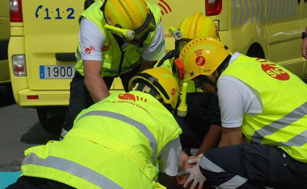 Cinco heridos, uno grave, al caerse un coche por un barranco en Guía de Isora