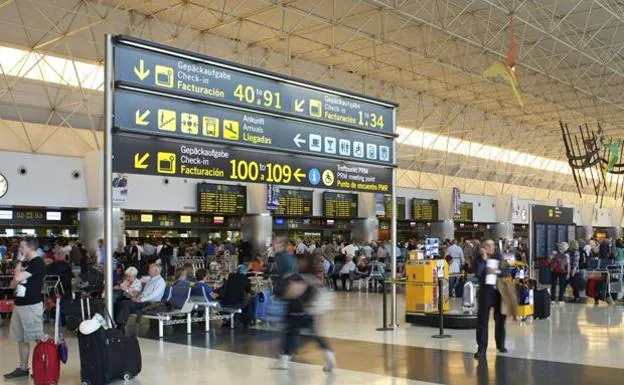Los aeropuertos canarios recuperan en junio casi la totalidad de viajeros de 2019