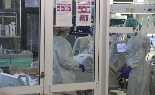 Canarias suma 16 muertes por covid y ya ha notificado 52 en lo que va de julio