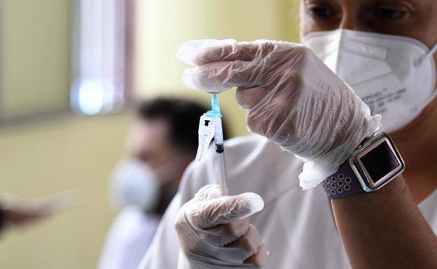 Sanidad recomienda completar la pauta vacunal con la dosis de refuerzo