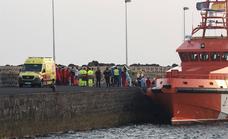 Rescatan a 55 personas, entre ellas 7 niños, en una zódiac rumbo a Lanzarote