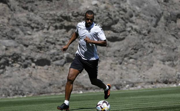 Alexis avala a Sidnei: «Ya demostró su capacidad en Primera»