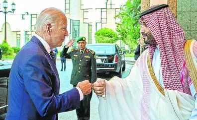 Biden rehabilita a Bin Salman a cambio de petróleo