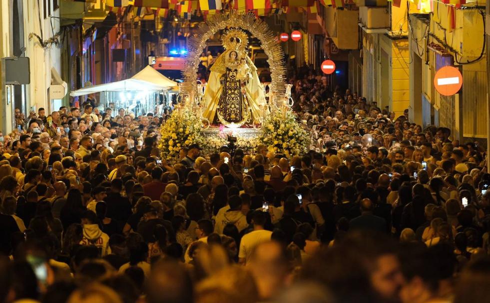 La emoción se desborda en La Isleta con la Virgen del Carmen