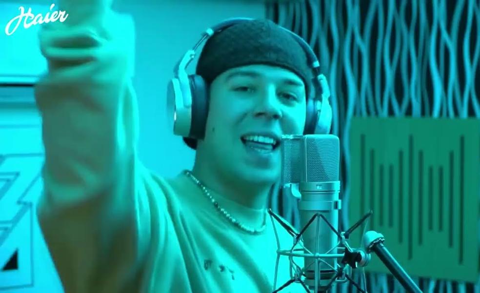 ¿Quién es Quevedo, el canario que triunfa en las redes?