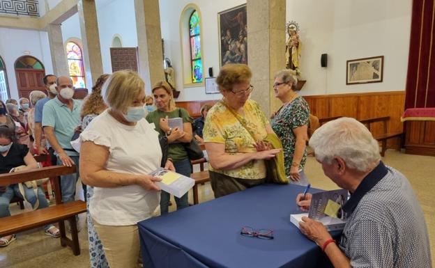 El 'Diario de un Cura' que rezuma amor por el barrio de Tamaraceite y sus gentes
