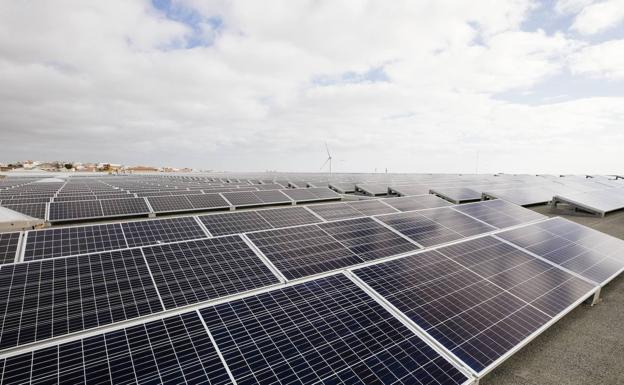 HiperDino trabaja en la puesta en marcha de 15 nuevas instalaciones fotovoltaicas