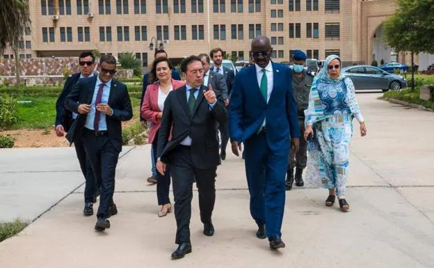 Albares viaja a Senegal y Mauritania en pleno idilio italiano con Argelia
