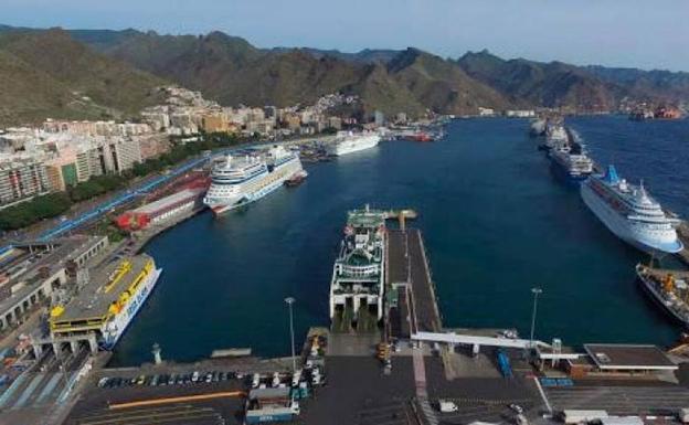 Localizan a dos polizones en un barco en Tenerife que salió de Marruecos
