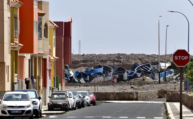 La Delegación del Gobierno destruirá «en breve» las pateras amontonadas en Arinaga