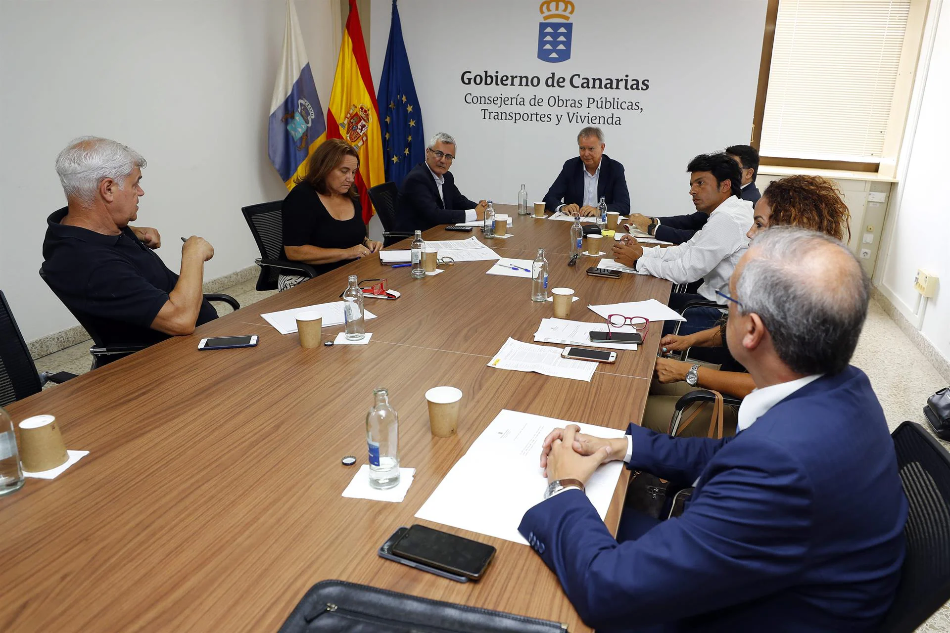 The Minister of Public Works, Sebastián Franquis, met this Monday with the transport advisers of the seven councils.