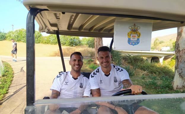 Viera and Vitolo pose for CANARIAS7 in their concentration at Marbella Football Center 