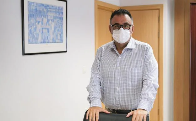 Domínguez negoció con Machín la compra de vacunas pese al fiasco de las mascarillas