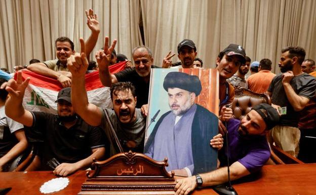 Simpatizantes de Muqtada al Sadr asaltan el Parlamento de Irak