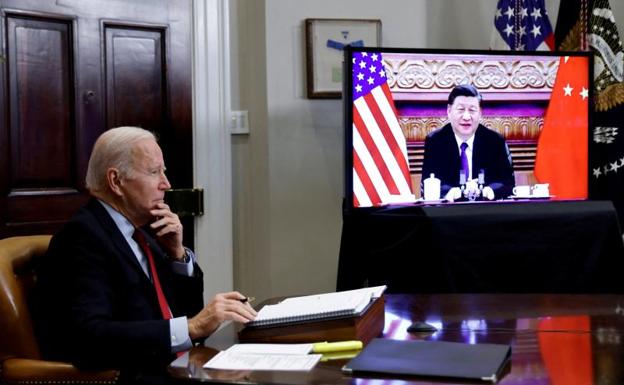 El presidente estadounidense, Joe Biden, y su homólogo chino, Xi Jinping, en una conversación telemática el pasado noviembre./Reuters