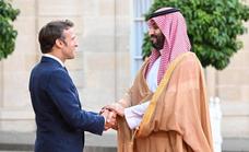 Críticas a Macron por recibir al controvertido príncipe heredero saudí Mohamed Bin Salman