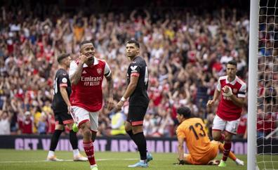 Gabriel Jesus destroza al Sevilla con el Arsenal con un triplete